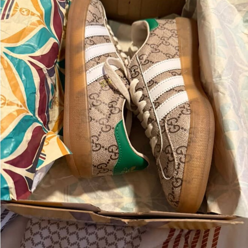 Gucci Monogram Beige and White Sneakers with Green Detail